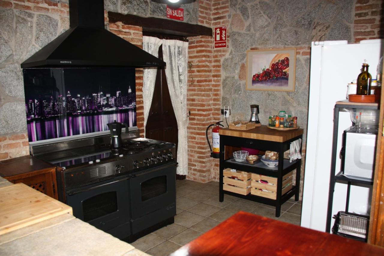 Casa Rural Puerta De Castilla Velayos Exteriör bild